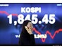 Nhà đầu tư Hàn Quốc ‘sợ’ Trump hơn tên lửa Triều Tiên